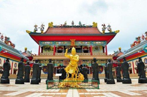 Храм Ват Ян и змеиная ферма